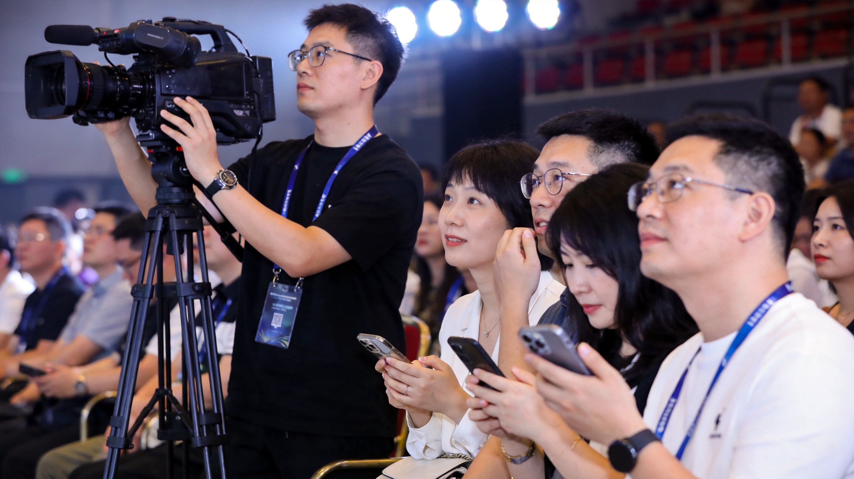 某导演骚扰女演员聊天截图